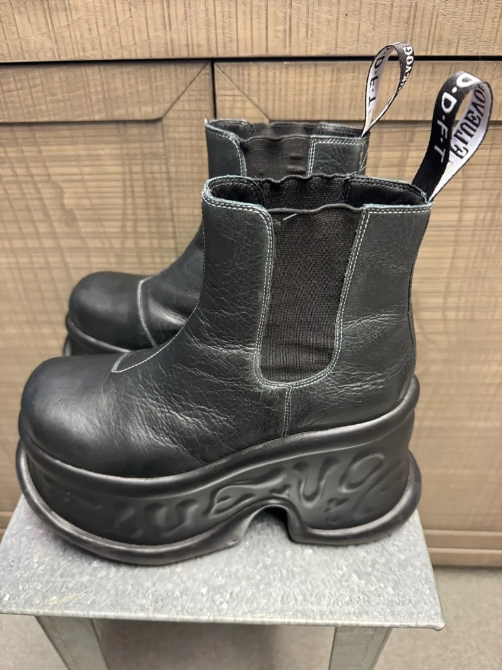 Angelica Reece Platform Chelsea boots - Picture 2 of 5